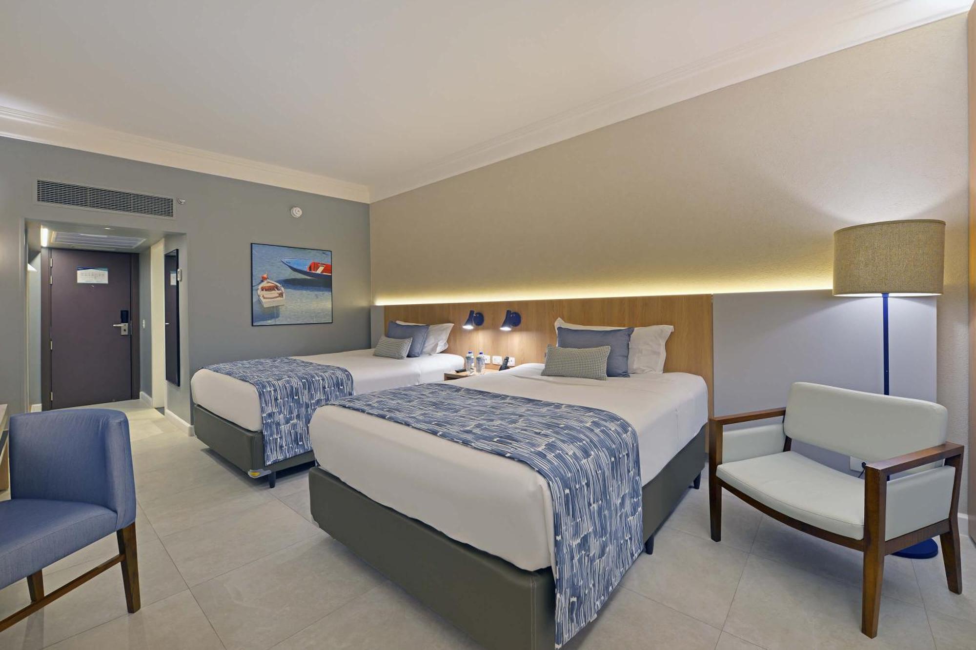 Hotel Deville Prime Сальвадор Экстерьер фото A room at the hotel