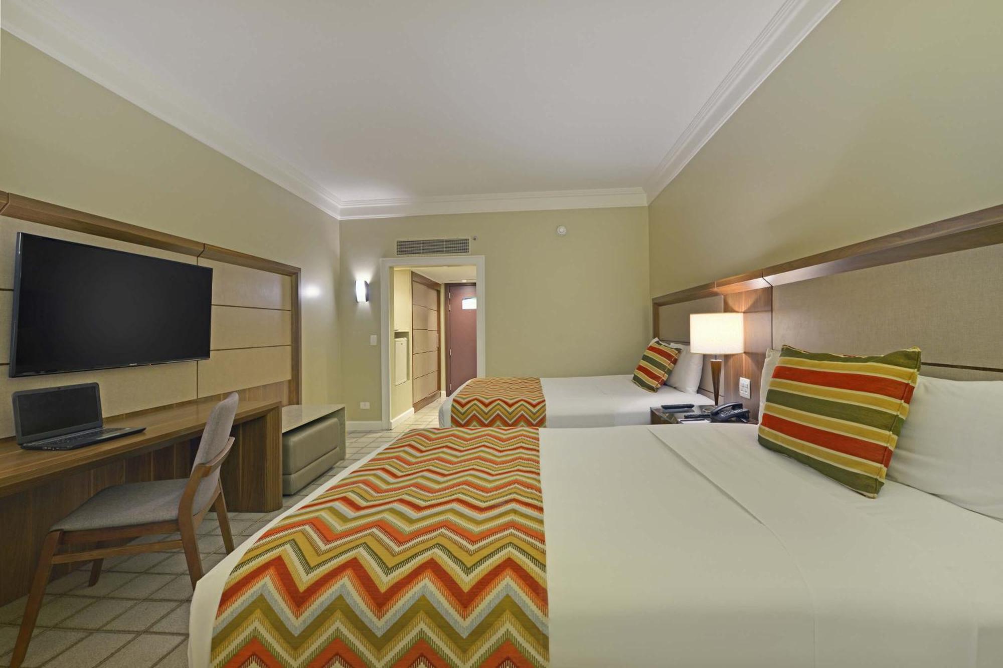Hotel Deville Prime Сальвадор Экстерьер фото A room at the Hilton Garden Inn