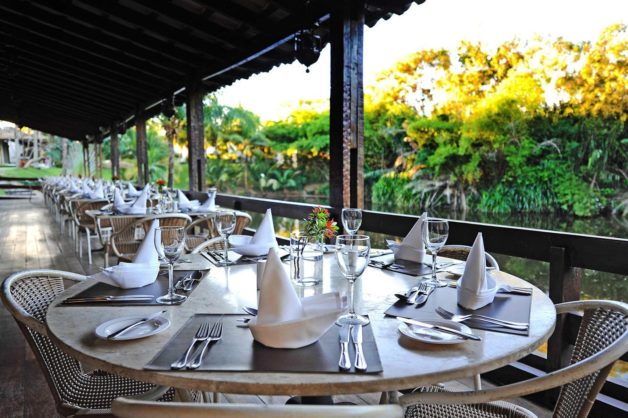 Hotel Deville Prime Сальвадор Экстерьер фото The restaurant at the hotel