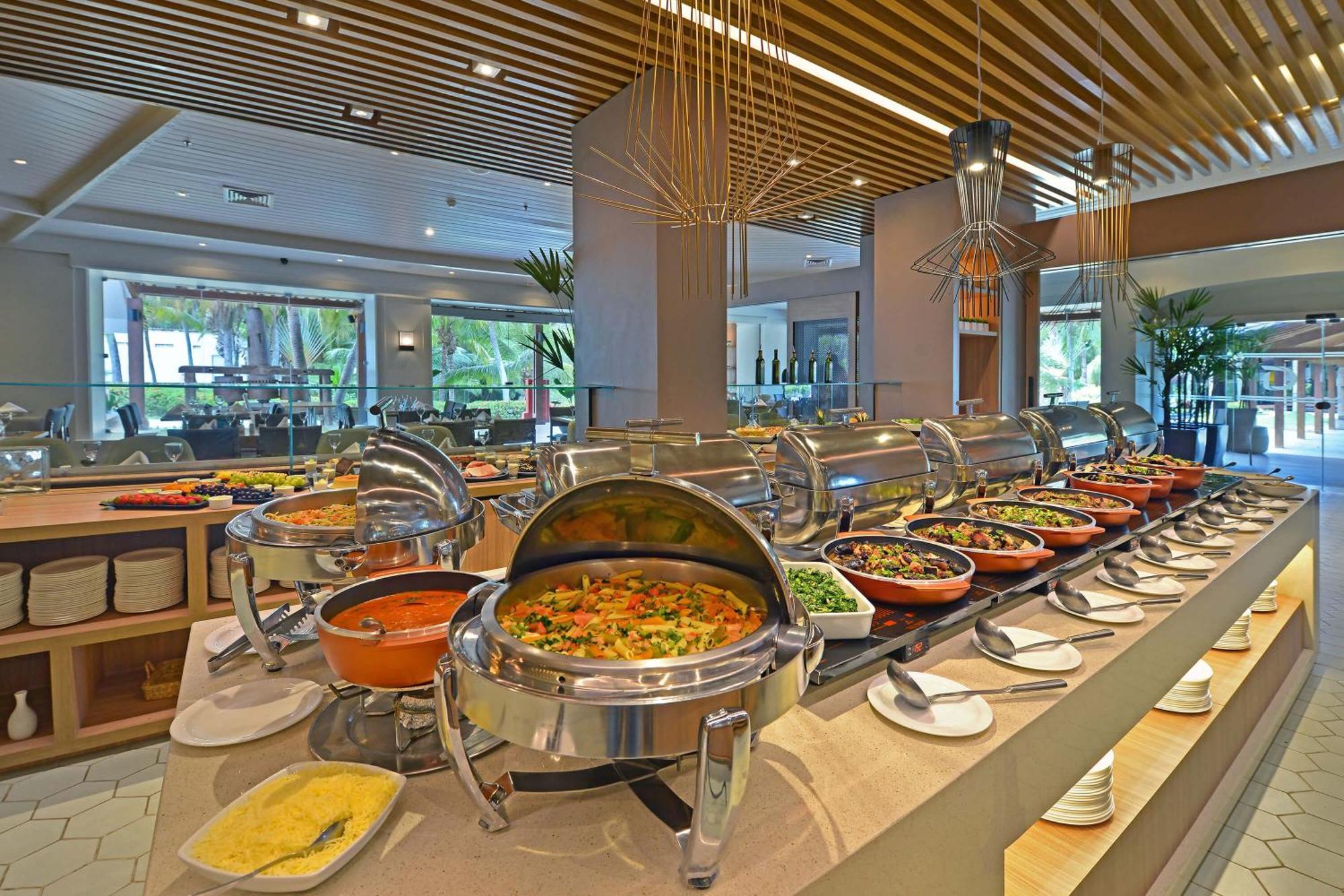 Hotel Deville Prime Сальвадор Экстерьер фото A buffet at a hotel