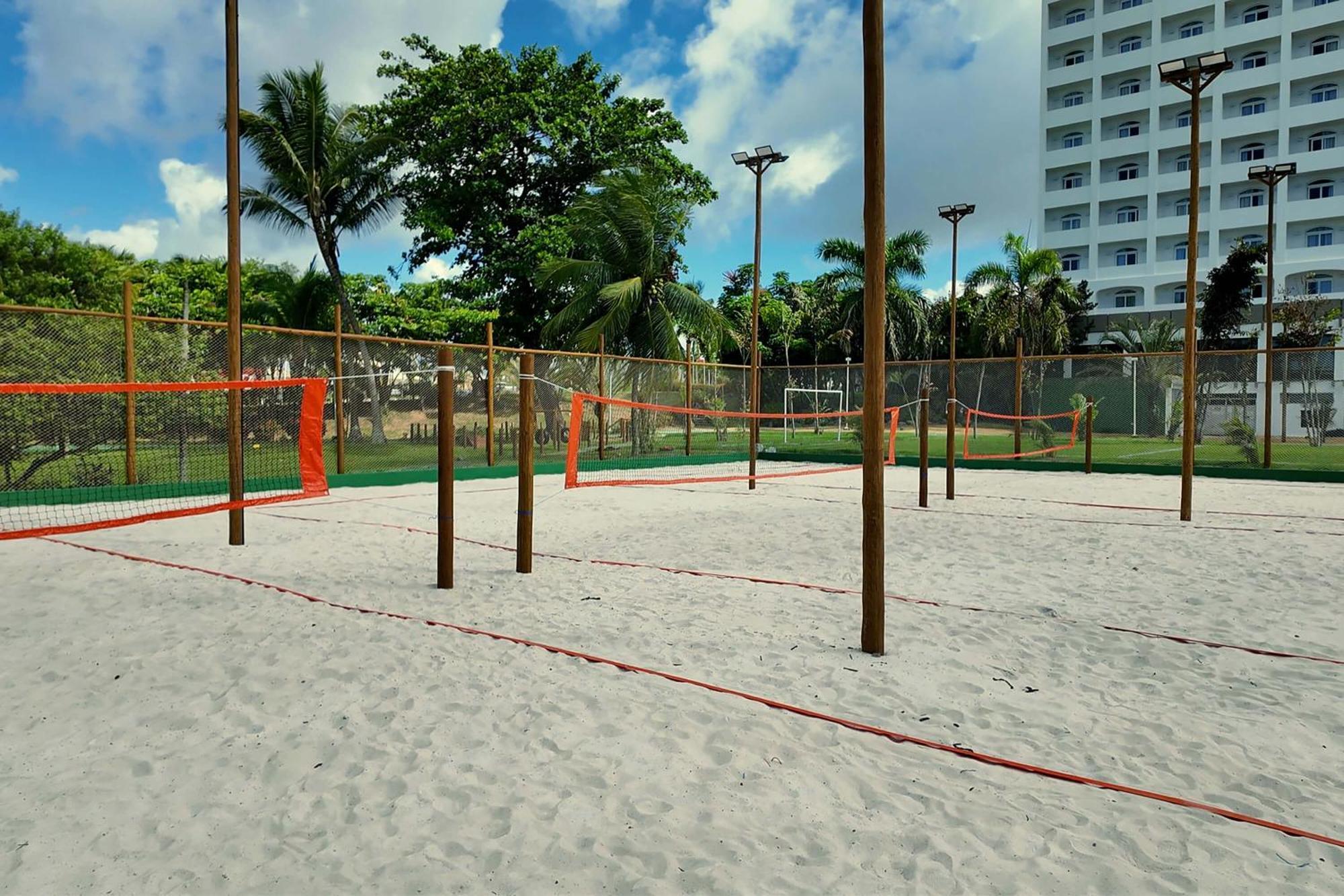 Hotel Deville Prime Сальвадор Экстерьер фото A beach tennis court