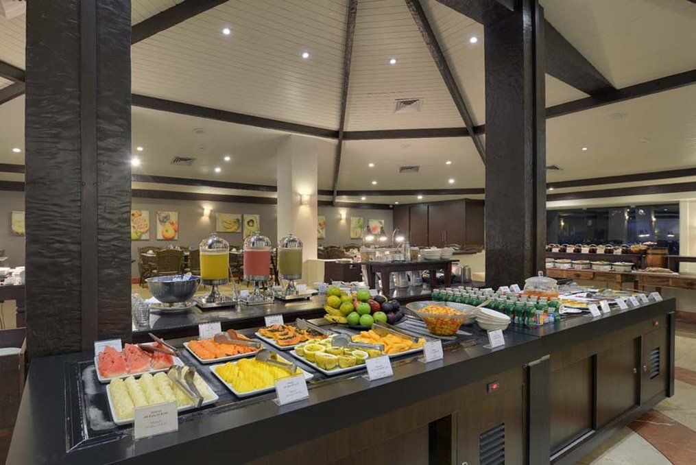 Hotel Deville Prime Сальвадор Экстерьер фото A buffet at a hotel